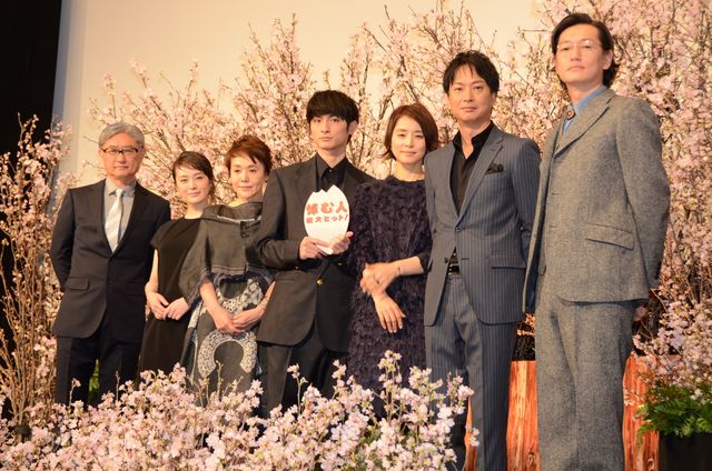 高良健吾チョコをがぶっ！『悼む人』初日舞台あいさつ（18枚目）