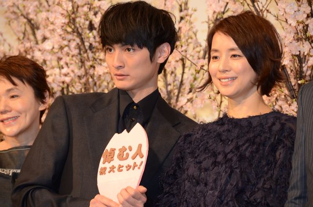 高良健吾チョコをがぶっ！『悼む人』初日舞台あいさつ（19枚目）