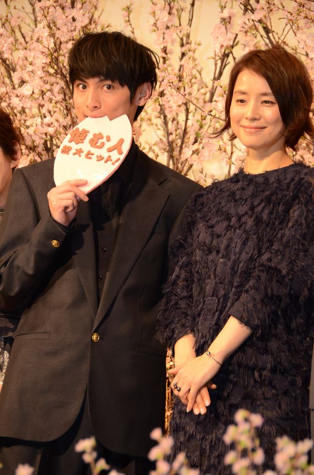 高良健吾チョコをがぶっ！『悼む人』初日舞台あいさつ（20枚目）