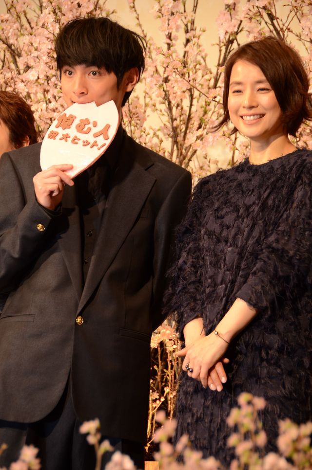 高良健吾チョコをがぶっ！『悼む人』初日舞台あいさつ（21枚目）