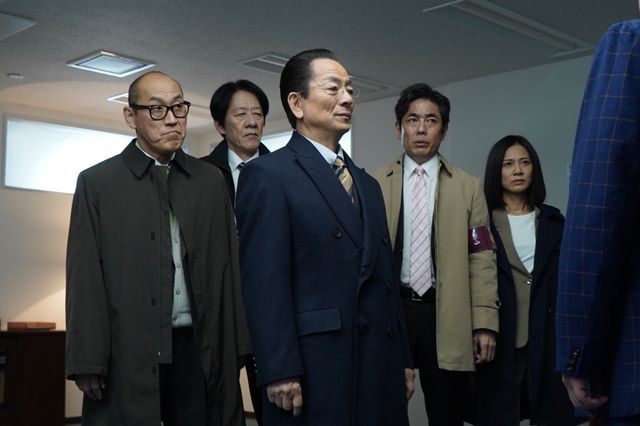 怪しすぎるコンサル集団…「相棒season23」第12話場面カット（7枚目）