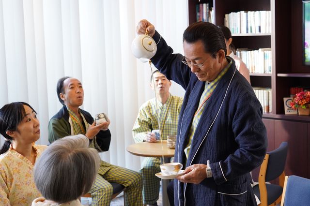 怪しすぎるコンサル集団…「相棒season23」第12話場面カット（8枚目）