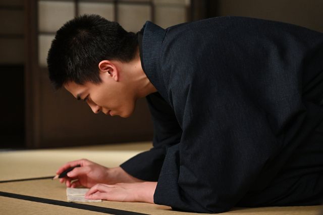 【画像9枚】朝ドラ「風、薫る」多江（生田絵梨花）が手紙を書いて…第106回場面写真（5枚目）
