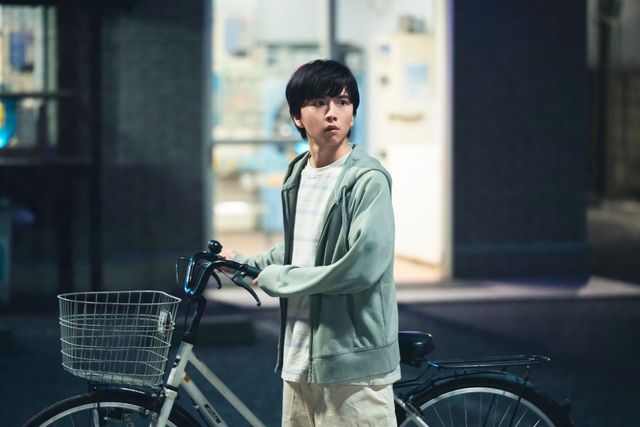 吉沢亮が壁ドン！板垣李光人＆原菜乃華と実写映画『ババンババンバンバンパイア』撮影現場＜7枚＞（2枚目）