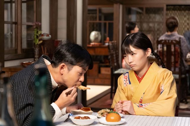 弁当を届けたら…「虎に翼」第2回の場面写真（3枚目）