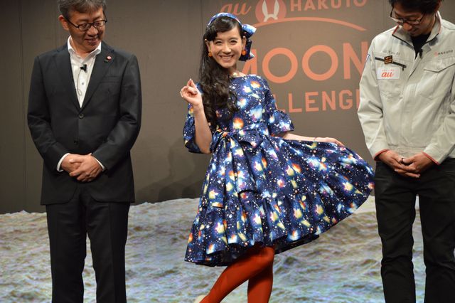 神田沙也加＆篠原ともえ、宇宙ファッションで日本の月面レースを応援！フォトギャラリー（9枚目）