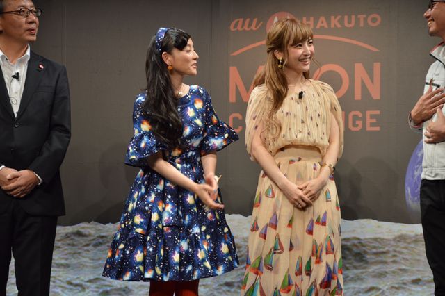 神田沙也加＆篠原ともえ、宇宙ファッションで日本の月面レースを応援！フォトギャラリー（12枚目）