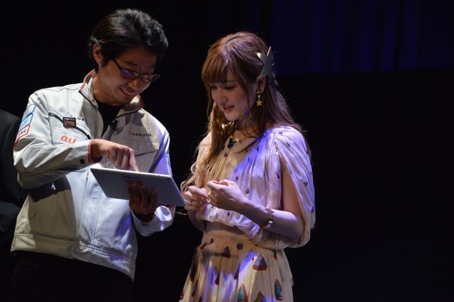 神田沙也加＆篠原ともえ、宇宙ファッションで日本の月面レースを応援！フォトギャラリー（16枚目）