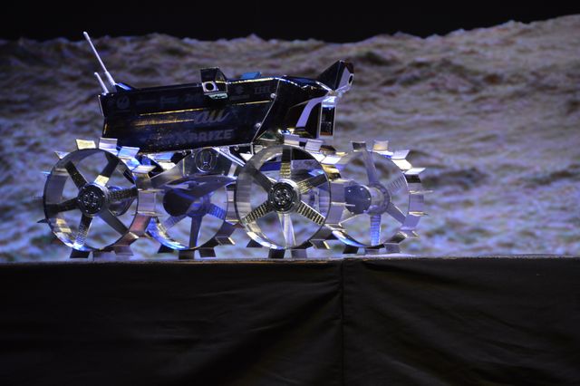 神田沙也加＆篠原ともえ、宇宙ファッションで日本の月面レースを応援！フォトギャラリー（18枚目）