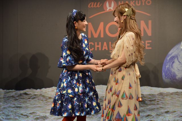 神田沙也加＆篠原ともえ、宇宙ファッションで日本の月面レースを応援！フォトギャラリー（22枚目）