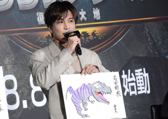 岩田剛典、5分で描いた恐竜の絵が上手すぎ！映画『ジュラシック・ワールド／復活の大地』新章始動イベント（2枚目）