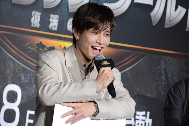 岩田剛典、5分で描いた恐竜の絵が上手すぎ！映画『ジュラシック・ワールド／復活の大地』新章始動イベント（6枚目）