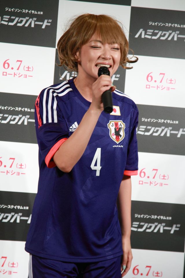 本当に似ている…本田圭佑選手のモノマネをするじゅんいちダビッドソン写真ギャラリー（5枚目）