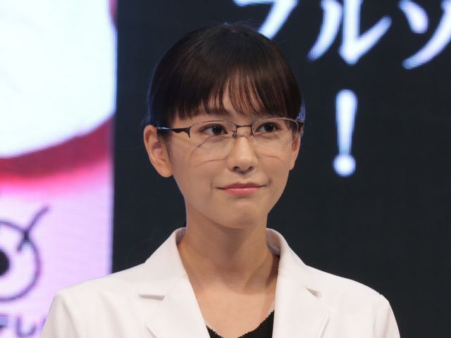 メガネ＆白衣の桐谷美玲！ドラマ「人は見た目が100パーセント」イベント ギャラリー：フォトギャラリー