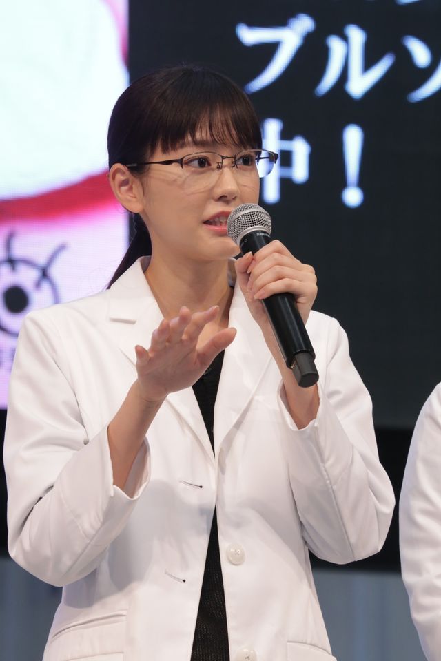 メガネ＆白衣の桐谷美玲！ドラマ「人は見た目が100パーセント」イベント ギャラリー（5枚目）