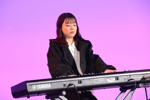 緑黄色社会、サプライズ登場で生歌唱！映画『パリに咲くエトワール』特別試写会（6枚目）