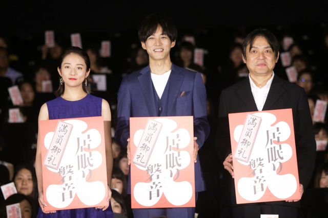松坂桃李、ファンに神対応！映画『居眠り磐音』“大入り”御礼舞台あいさつ（11枚目）