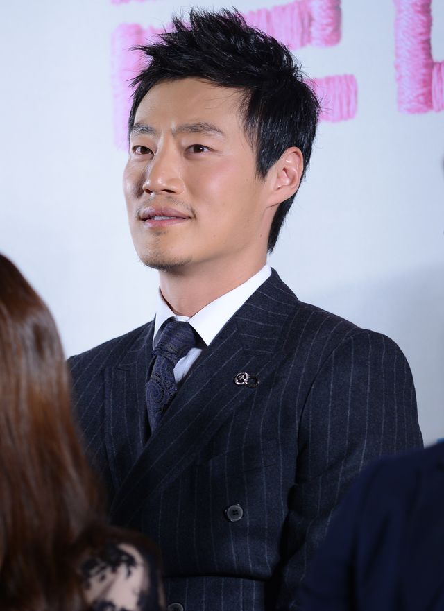 テギョン、ちょっとぎこちない？　映画『結婚前夜』製作記者会見フォトギャラリー＜韓国JPICTURES＞（6枚目）