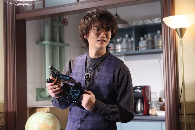 ヴァレンの変身アイテムがついに完成！「仮面ライダーガヴ」第6話場面カット：フォトギャラリー