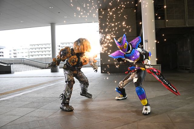 ヴァレンの変身アイテムがついに完成！「仮面ライダーガヴ」第6話場面カット（4枚目）