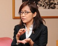 香山リカ、トム・ケイリン監督
