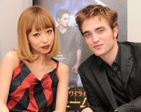 ロバート・パティンソン、加藤ミリヤ