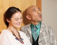 貫地谷しほり&竹中直人