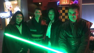 『スター・ウォーズ/フォースの覚醒』本場アメリカの熱狂がハンパない!前売り争奪戦から初日までをレポート