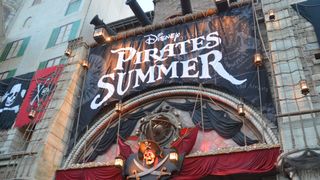 ジャック・スパロウ船長がTDRに上陸！海賊気分で大宴会だヨーホー!!