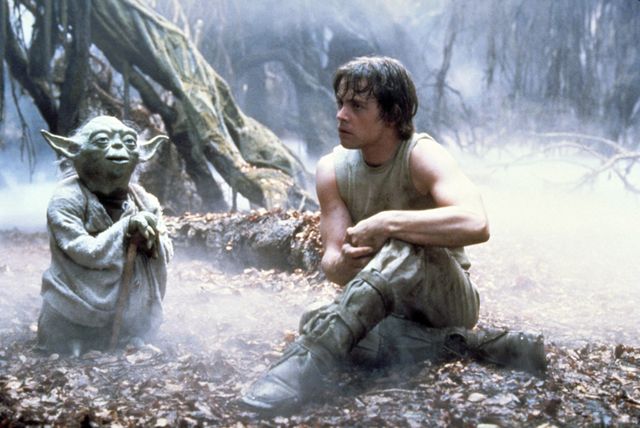 ヨーダにジェダイの教えを乞うルーク『スター・ウォーズ/帝国の逆襲』より