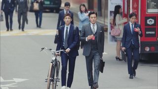 職なし金なし青年がエリート弁護士とタッグ!だまし合い法廷ドラマは予測不能!