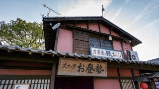 実写『銀魂』かぶき町に潜入！万事屋もリアル再現！