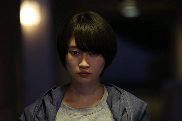 彼女はひとり