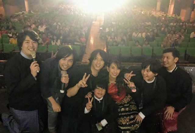 ワッタン映画祭で観客と一緒に記念撮影