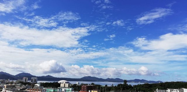 名護の海岸線