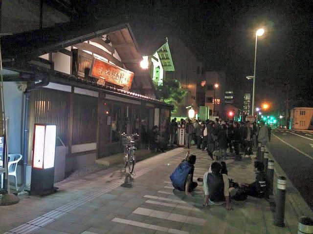 会場に入りきれない