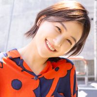 清涼感と笑顔があふれる癒やし系美少女