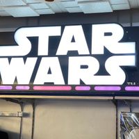 日本のディズニーランドも『スター・ウォーズ』を盛り上げる！