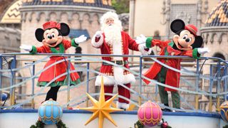3年ぶりに巨大ツリー復活！ディズニー・クリスマスに潜入2022