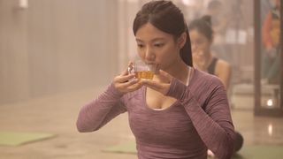 鉛筆代わりに指を削る…人気アイドル出演の韓国ホラーがものすごい