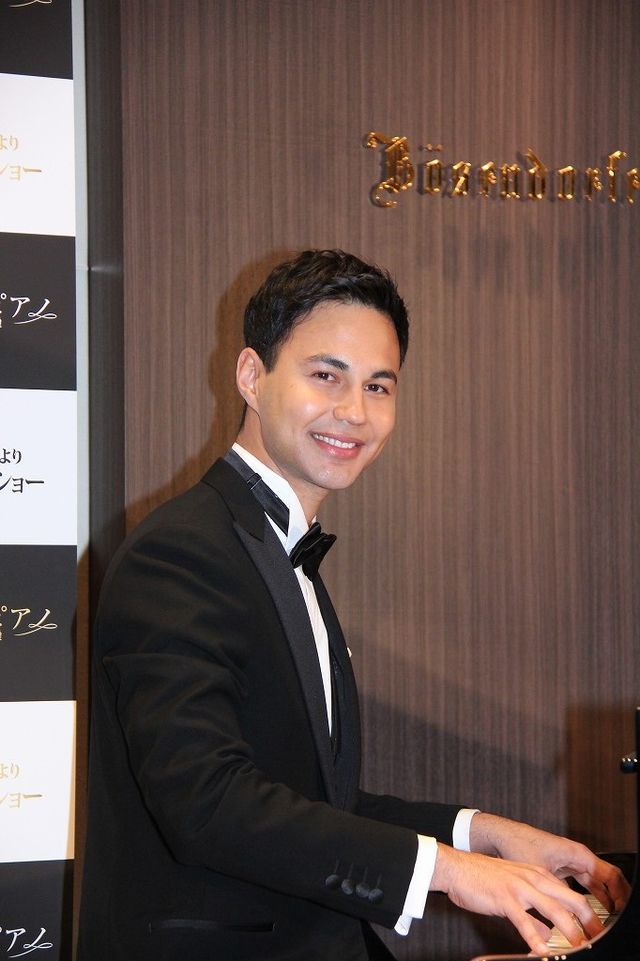 2児のパパになるユージ、2,150万円のピアノ演奏に挑戦！　フォトギャラリー（2枚目）