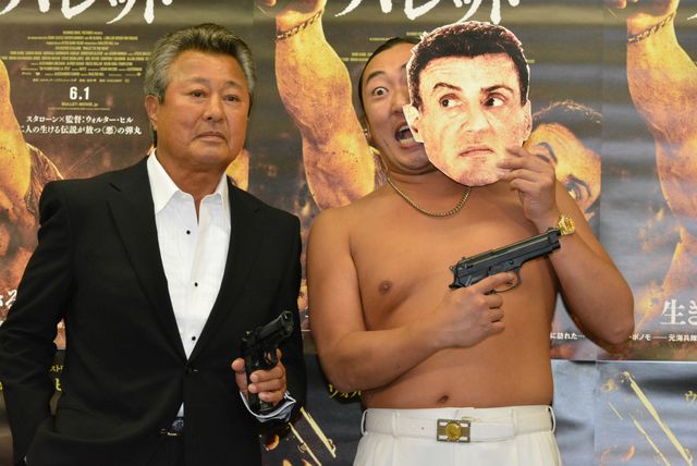 ロバート秋山、梅宮本人の前で「体モノマネ」を披露！　クラウディアさんがタイプと禁断の告白も！　画像ギャラリー（5枚目）
