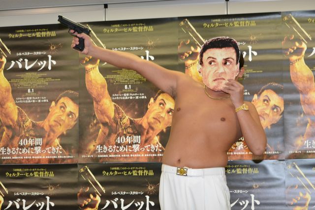 ロバート秋山、梅宮本人の前で「体モノマネ」を披露！　クラウディアさんがタイプと禁断の告白も！　画像ギャラリー（10枚目）