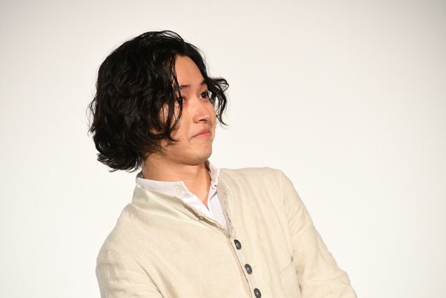 山崎賢人、涙止まらない舞台挨拶　大沢たかおと『キングダム　運命の炎』大ヒット御礼イベント（3枚目）