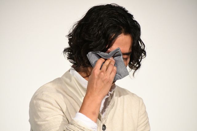 山崎賢人、涙止まらない舞台挨拶　大沢たかおと『キングダム　運命の炎』大ヒット御礼イベント（4枚目）