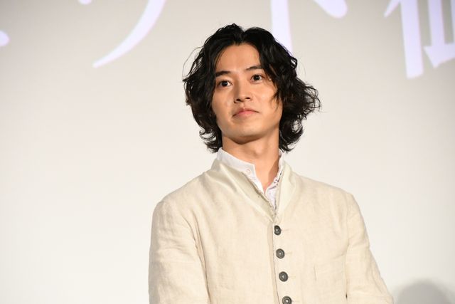 山崎賢人、涙止まらない舞台挨拶　大沢たかおと『キングダム　運命の炎』大ヒット御礼イベント（8枚目）