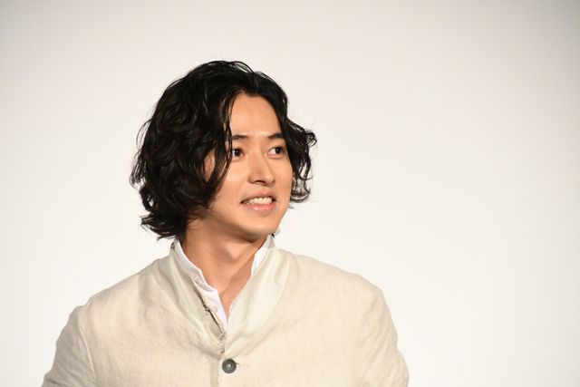 山崎賢人、涙止まらない舞台挨拶　大沢たかおと『キングダム　運命の炎』大ヒット御礼イベント（9枚目）