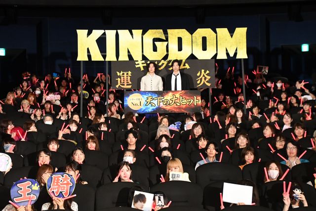 山崎賢人、涙止まらない舞台挨拶　大沢たかおと『キングダム　運命の炎』大ヒット御礼イベント（16枚目）