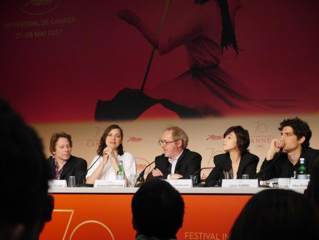 マリオン・コティヤール、シャルロット・ゲンズブール、マチュー・アマルリックが三角関係に！カンヌオープニング作品『Ismael's Ghosts』会見フォトギャラリー（5枚目）