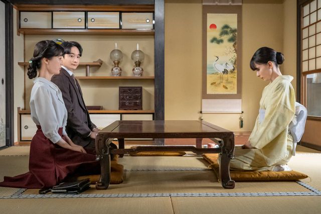 第3話より深見夫妻(小関裕太・生田絵梨花)となつ美(芳根京子)